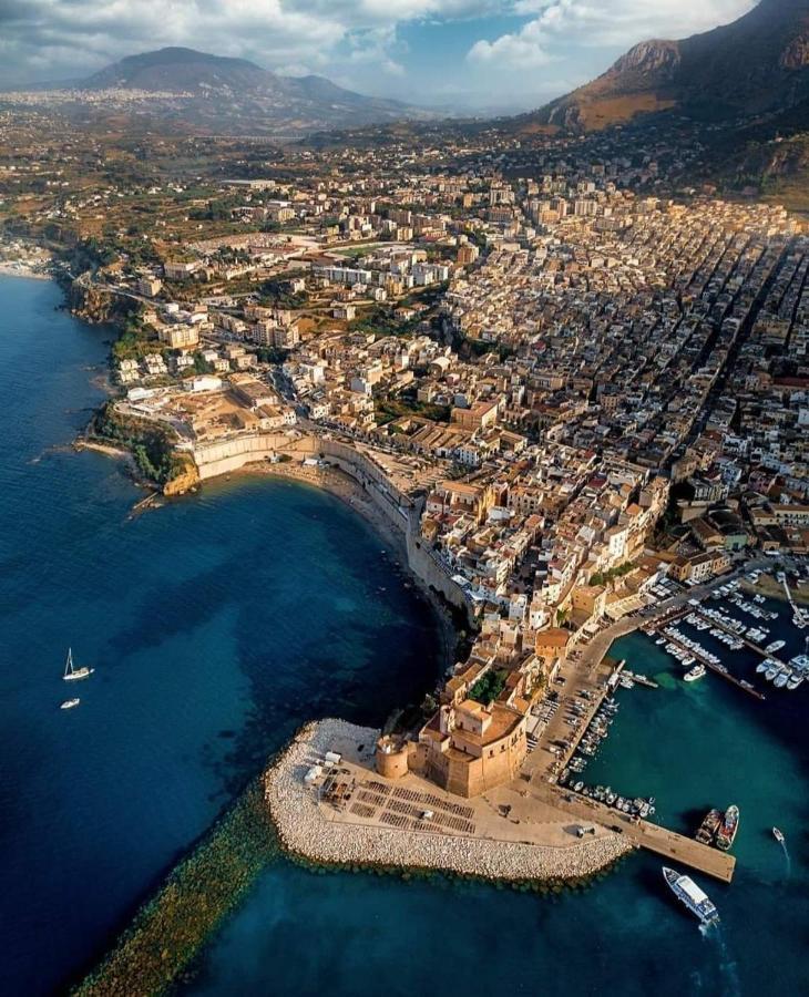 Casa Vacanze La Terrazza Sul Golfo カステッランマーレ・デル・ゴルフォ エクステリア 写真